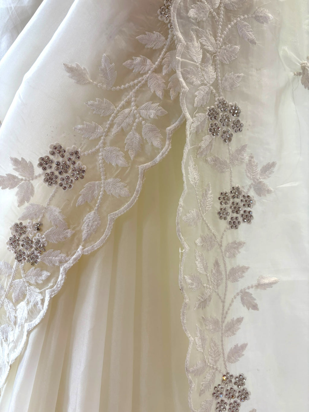 White threadwork embellished scallop saree