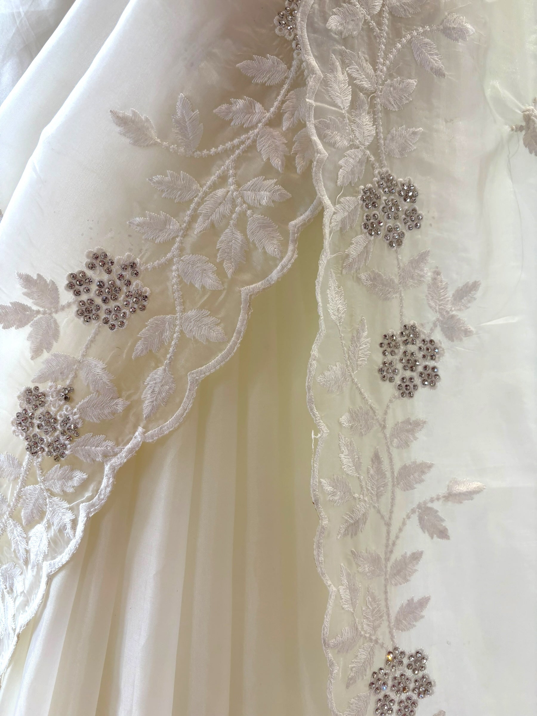 White threadwork embellished scallop saree