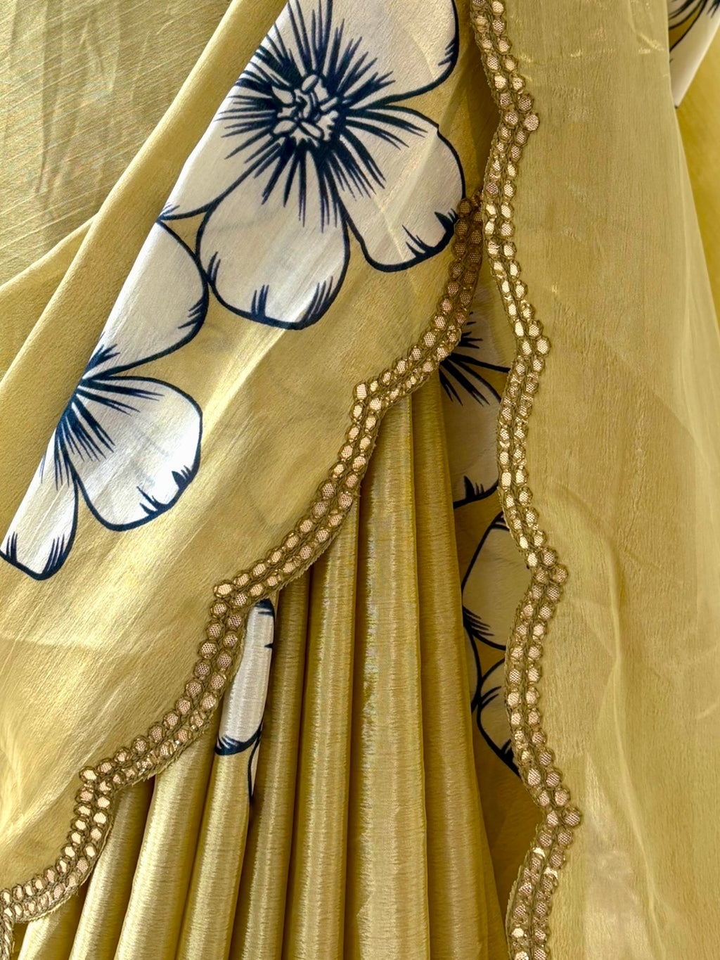 Floral print scallop saree - Lime yellow