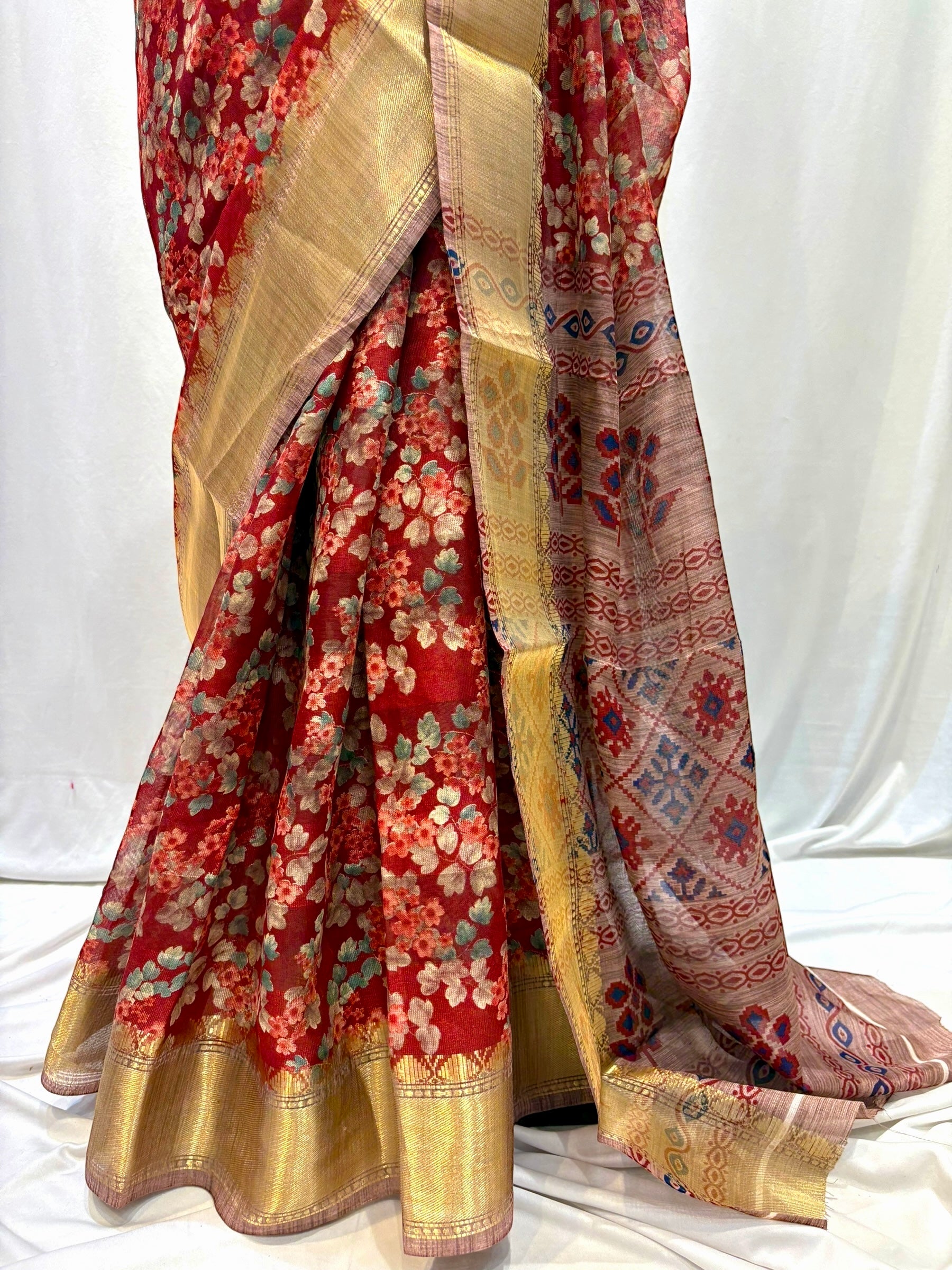Floral cotton zari saree - Red