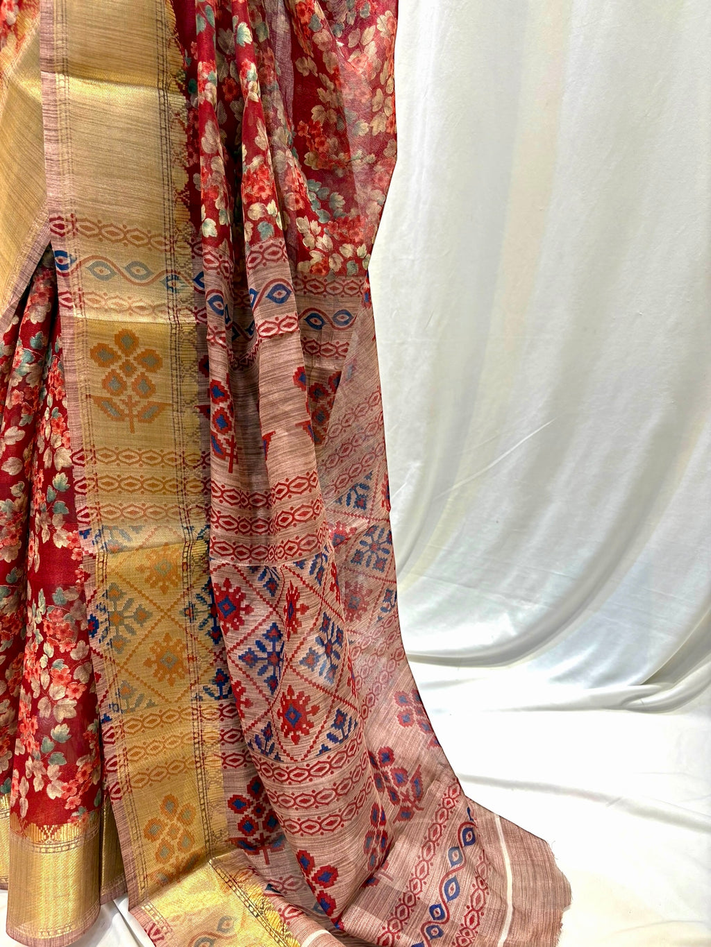 Floral cotton zari saree - Red