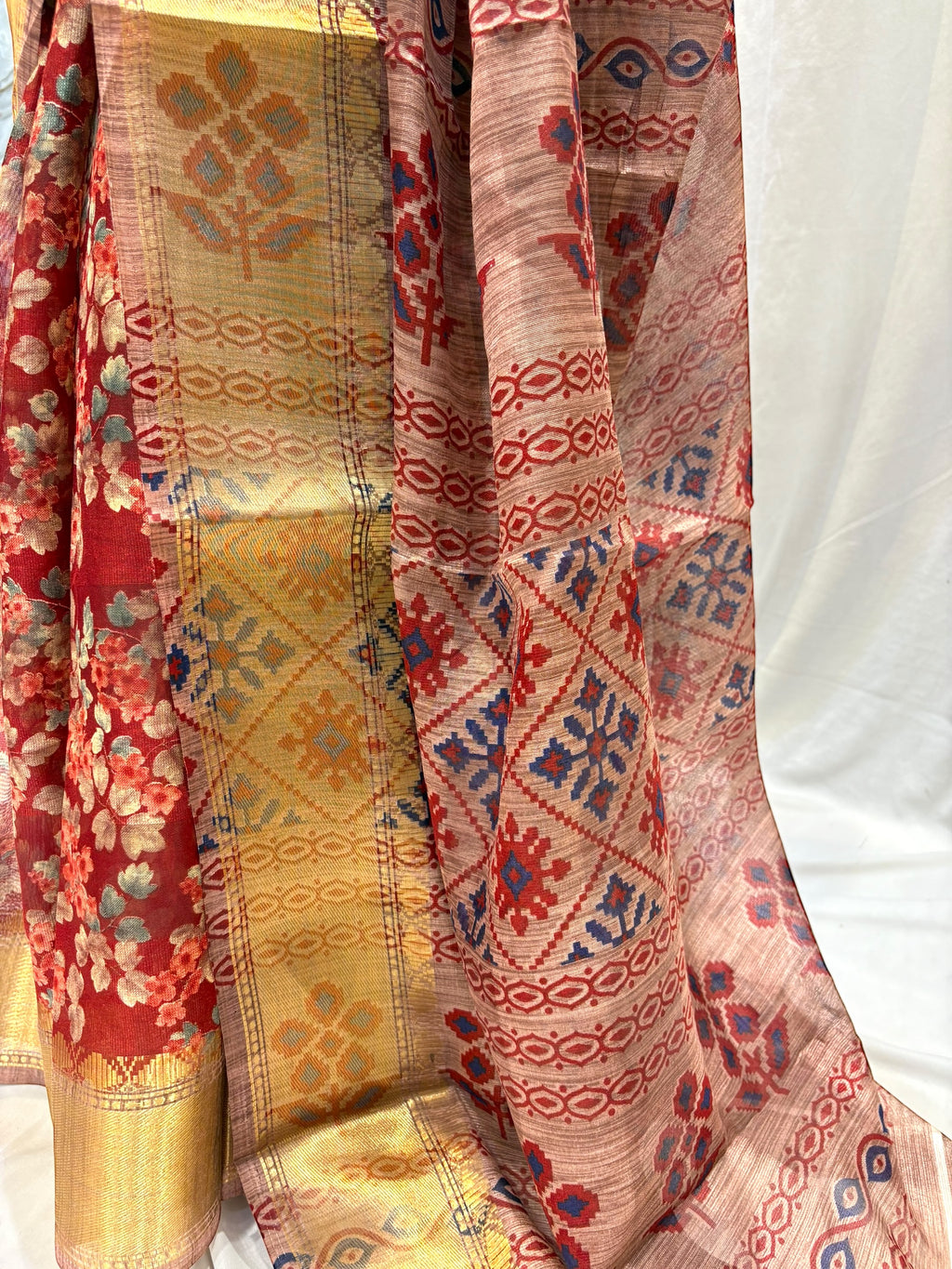 Floral cotton zari saree - Red