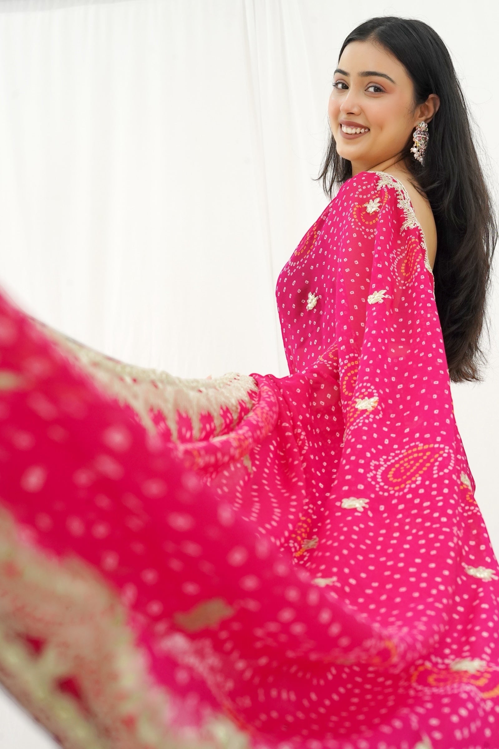 Georgette bandhani saree - Pink scallop