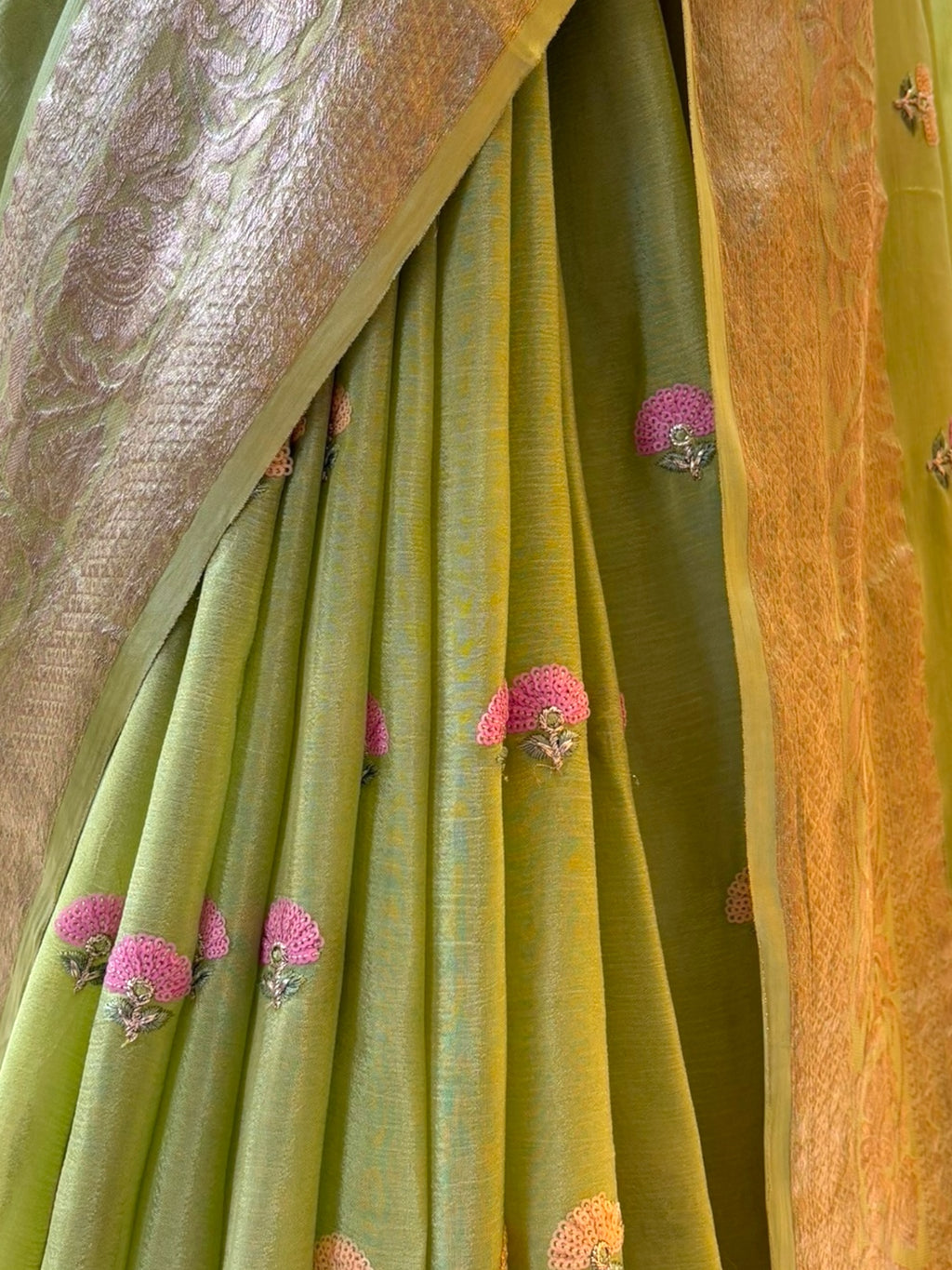 Marble chiffon embellished zari saree - Green