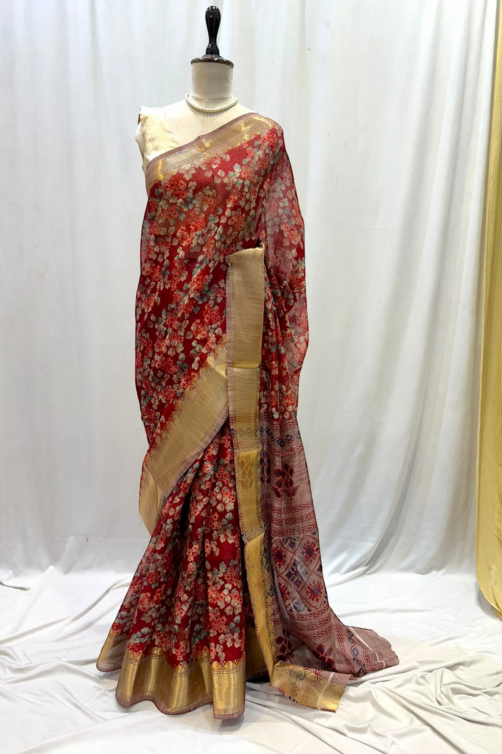 Floral cotton zari saree - Red
