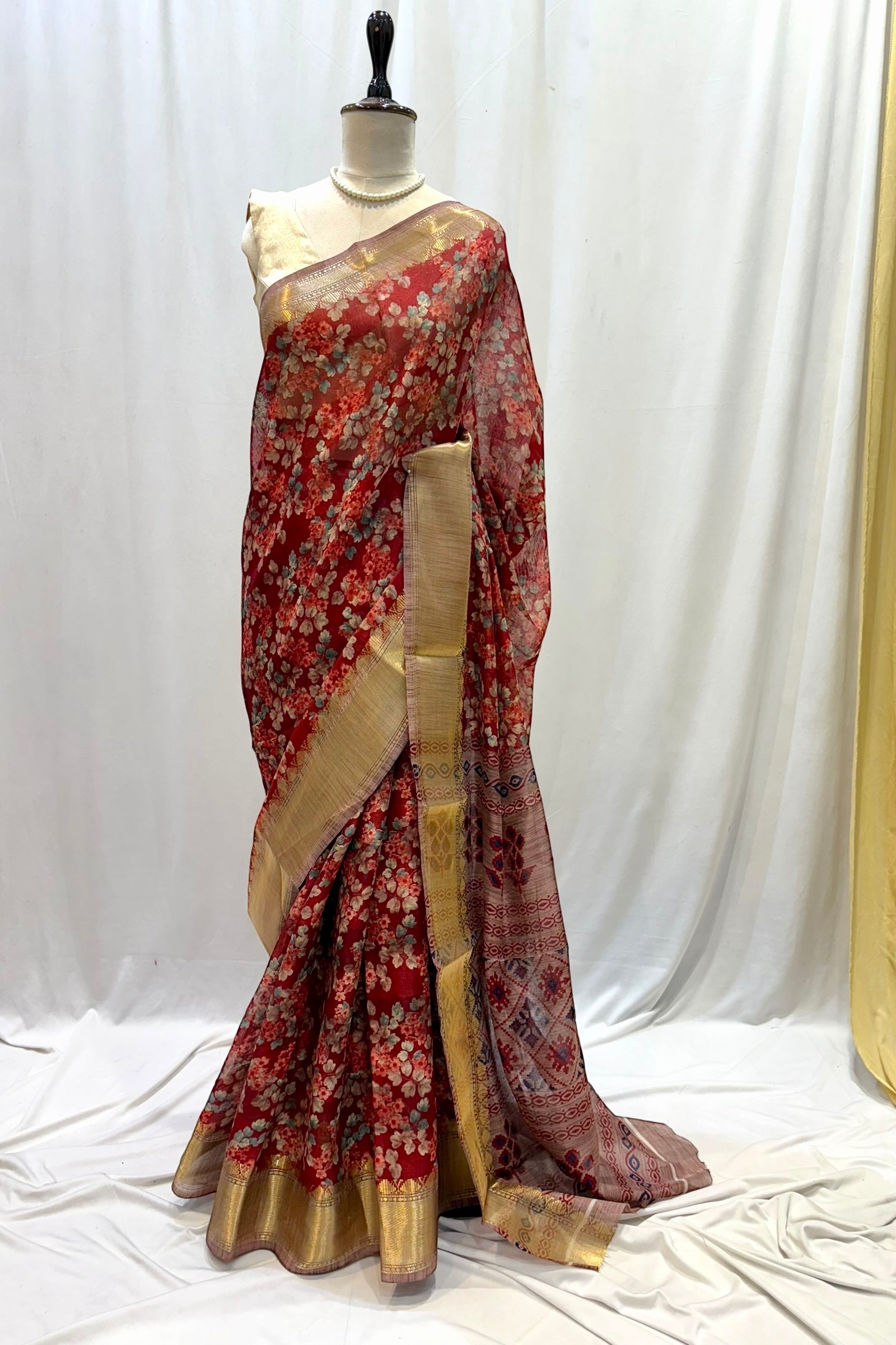 Floral cotton zari saree - Red