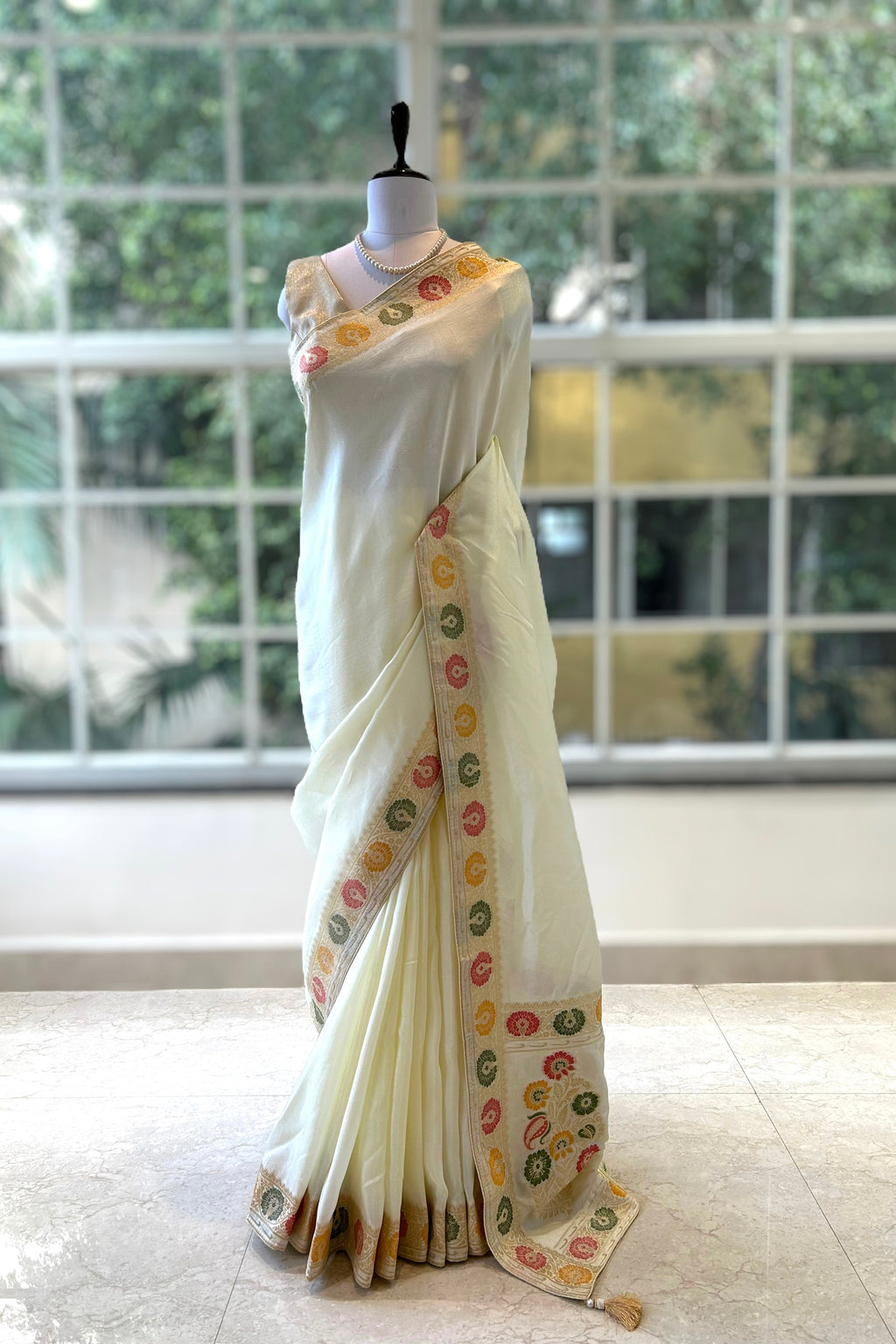 Plain pure dola silk saree - White