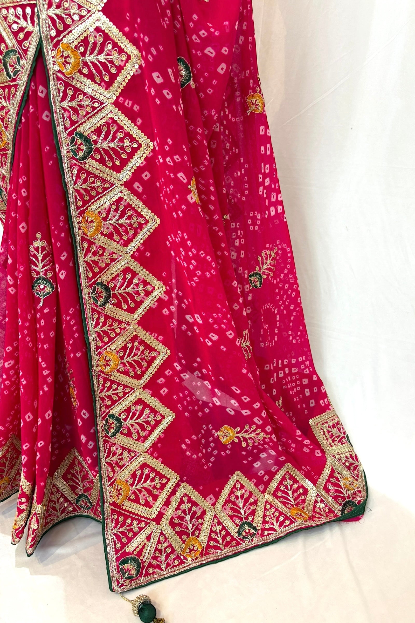 Georgette bandhani embellished saree - Pink