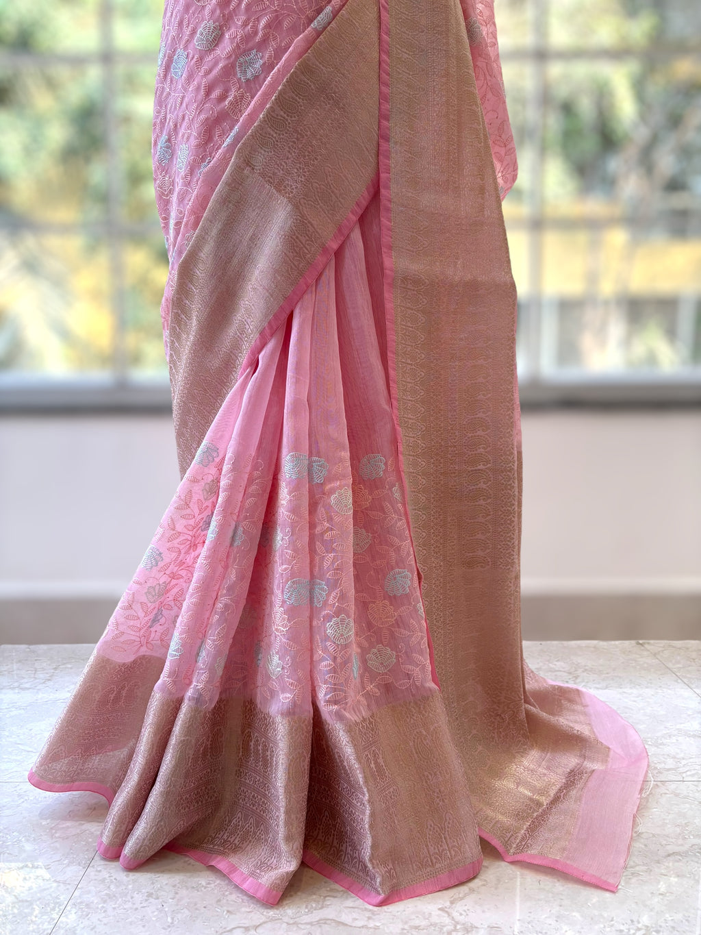 Floral embroidered threadwork saree - Pink