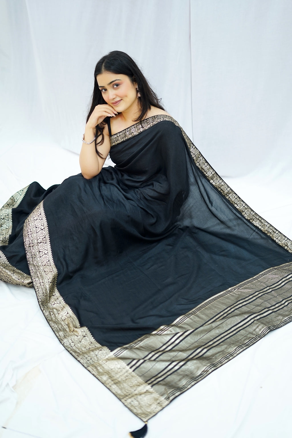 Dola silk saree - Black