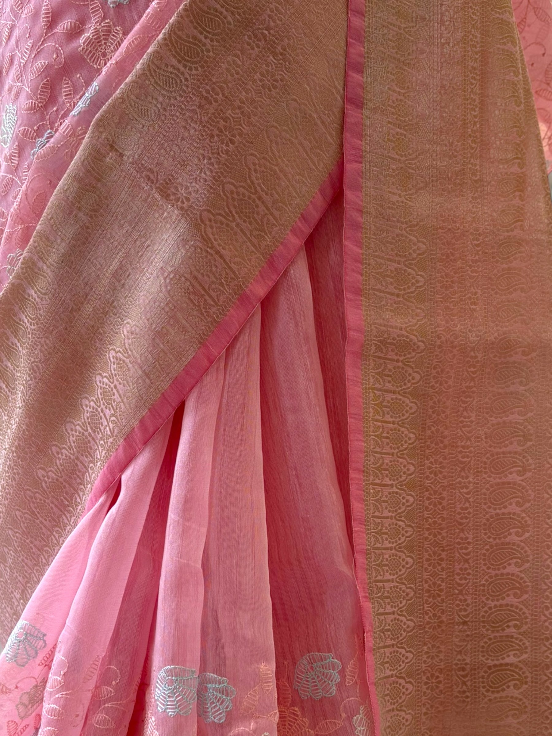 Floral embroidered threadwork saree - Pink
