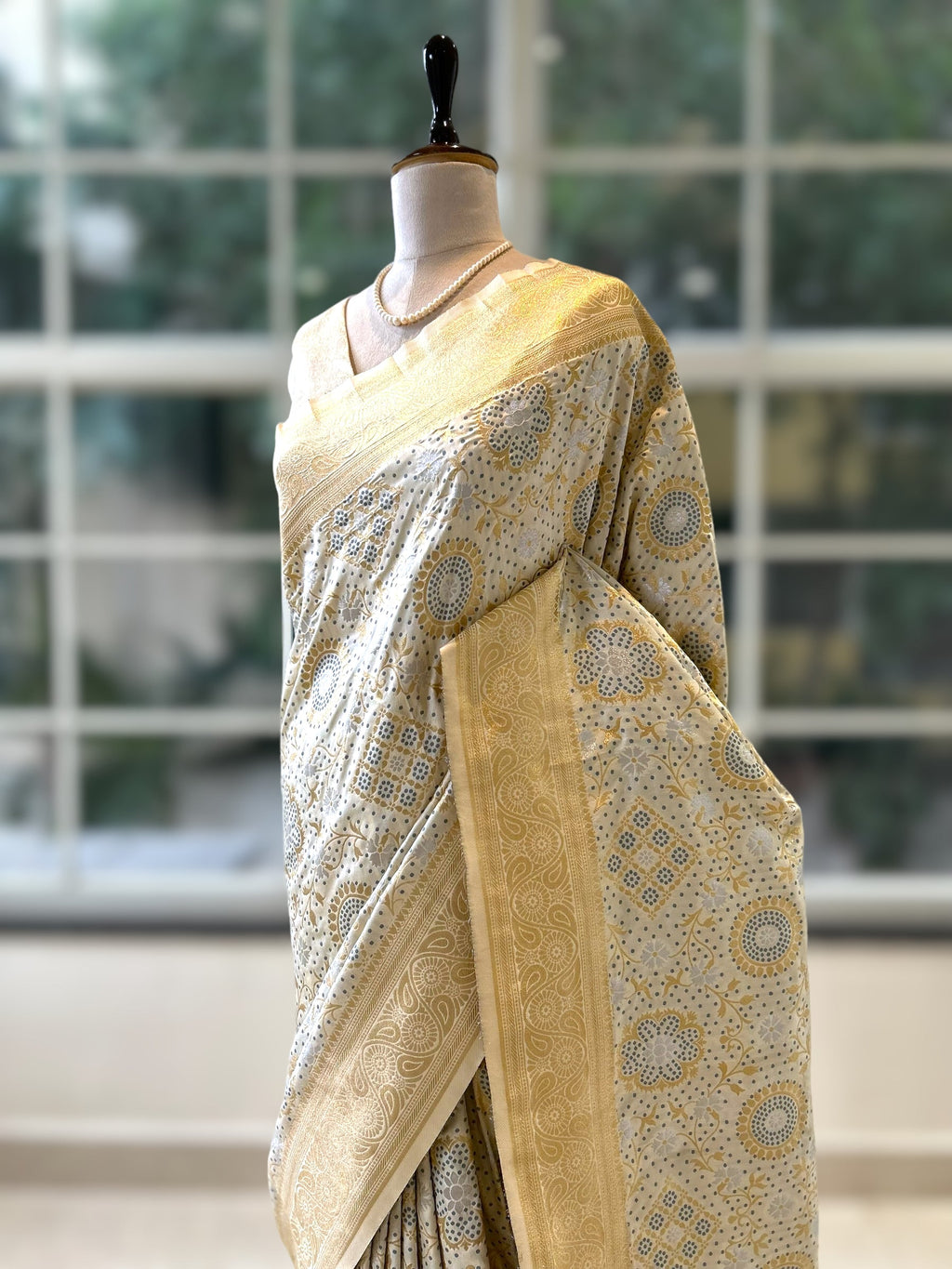 Soft silk zariwork saree - White