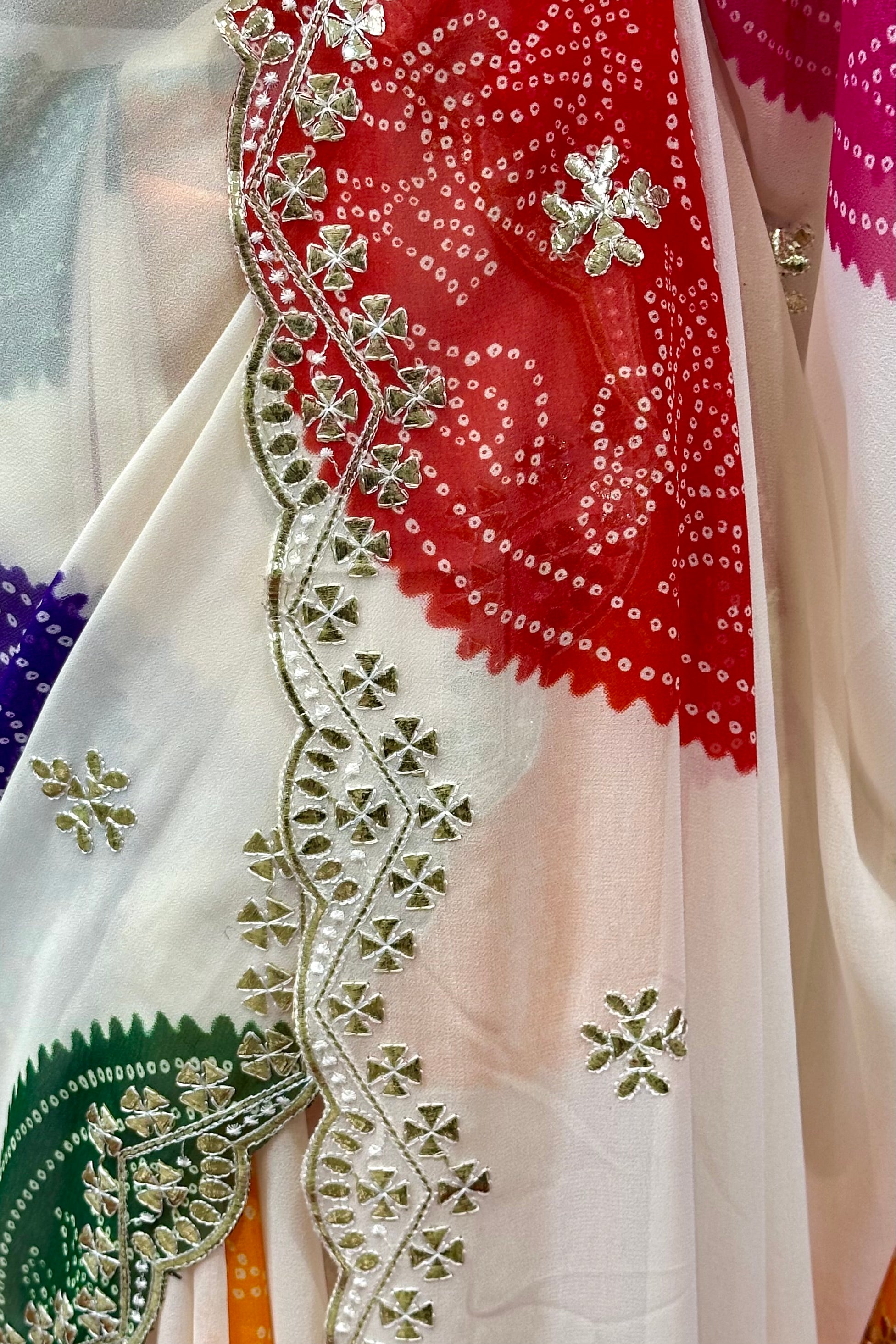 White georgette bandhani print saree