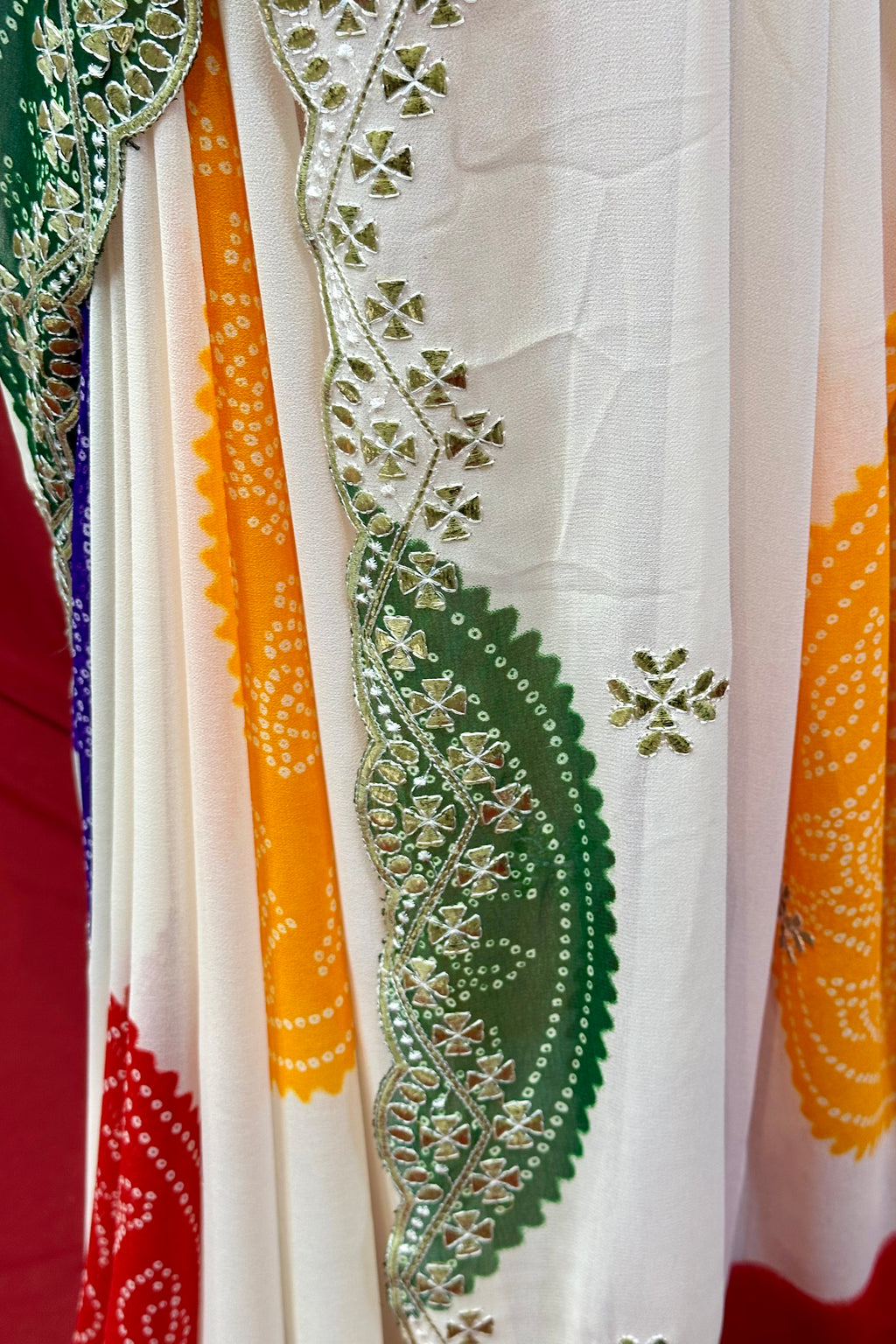 White georgette bandhani print saree