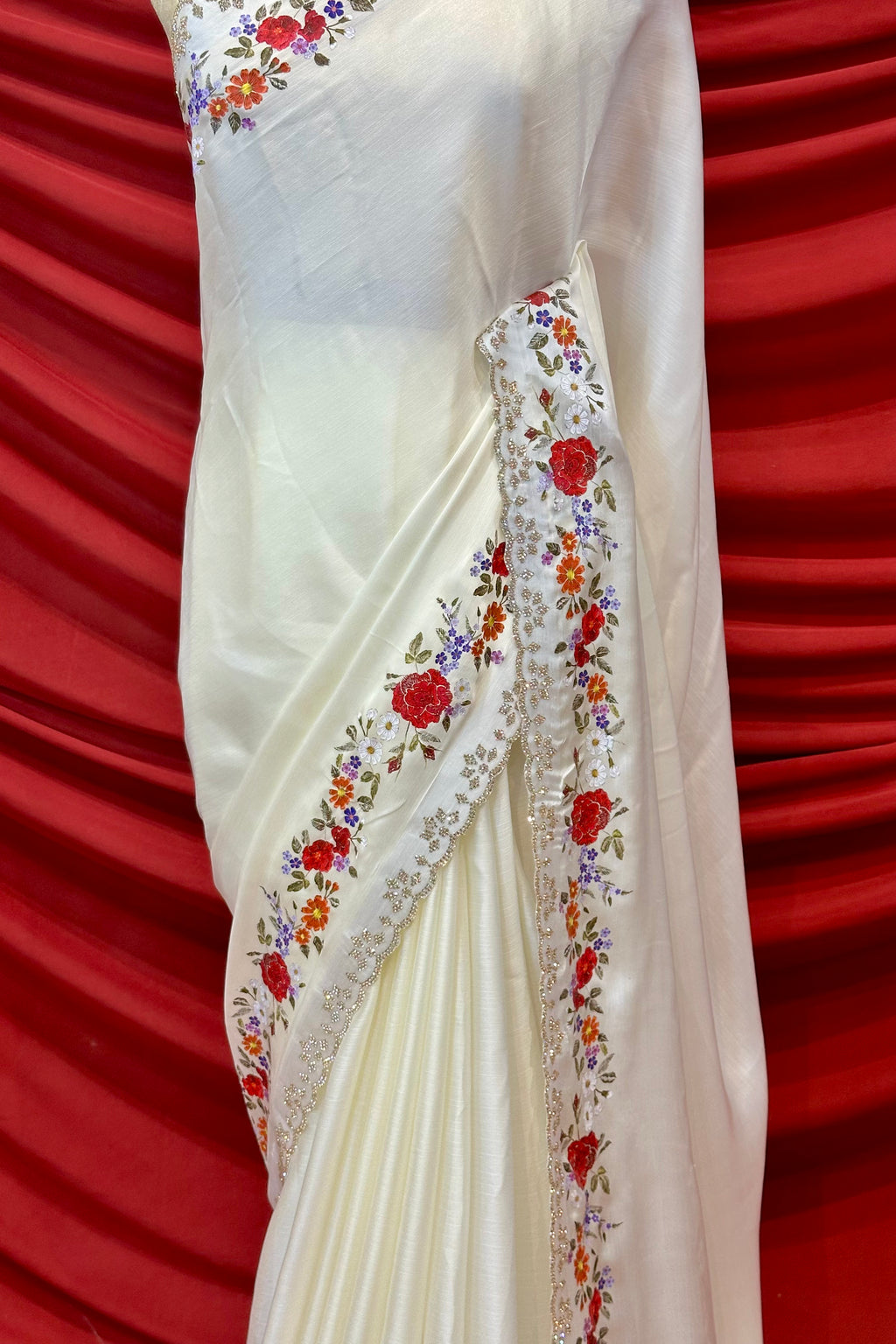 Floral print chiffon saree - White