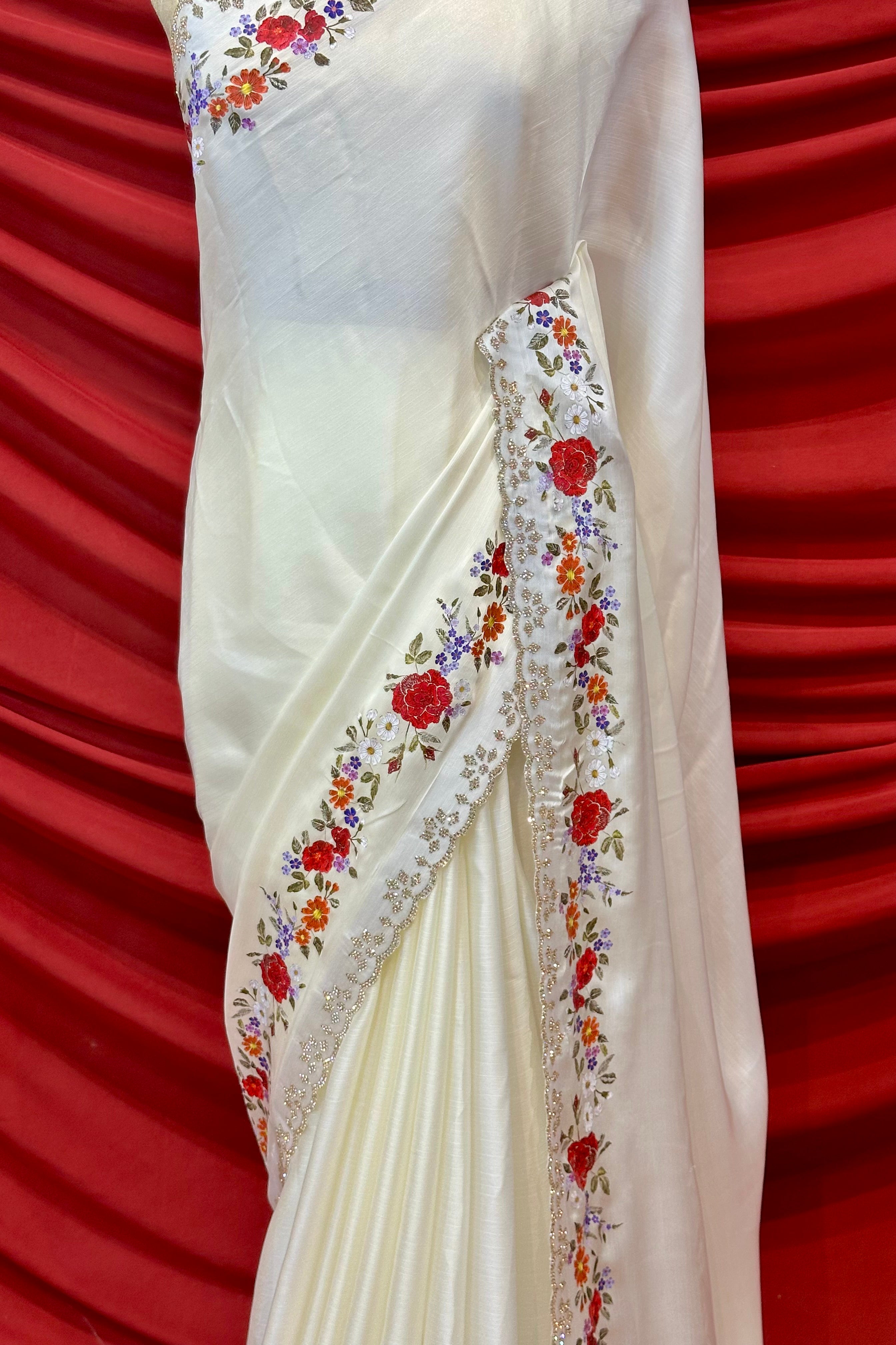 Floral print chiffon saree - White