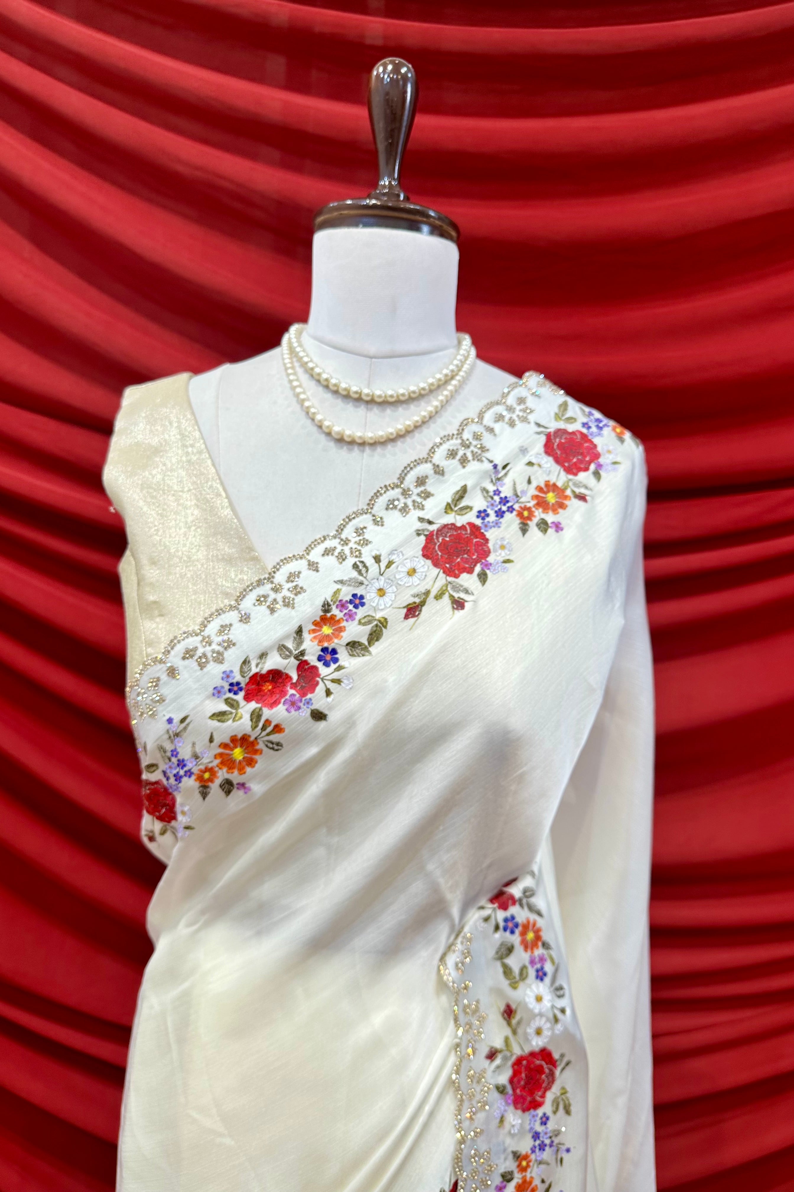 Floral print chiffon saree - White