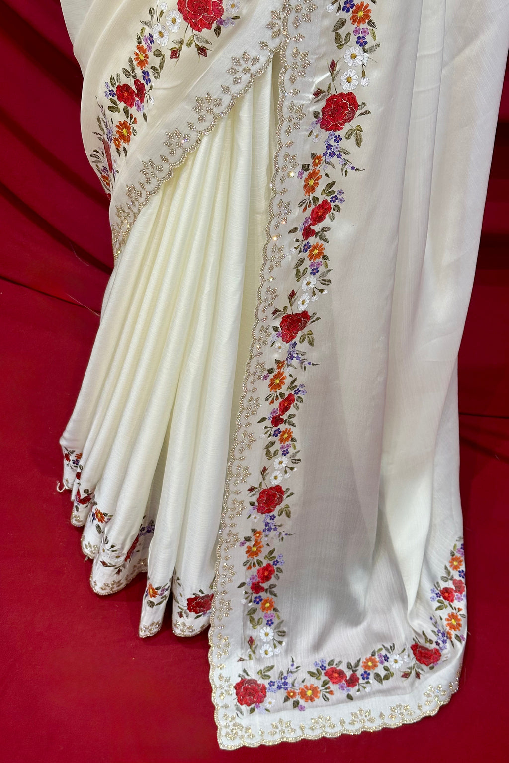 Floral print chiffon saree - White