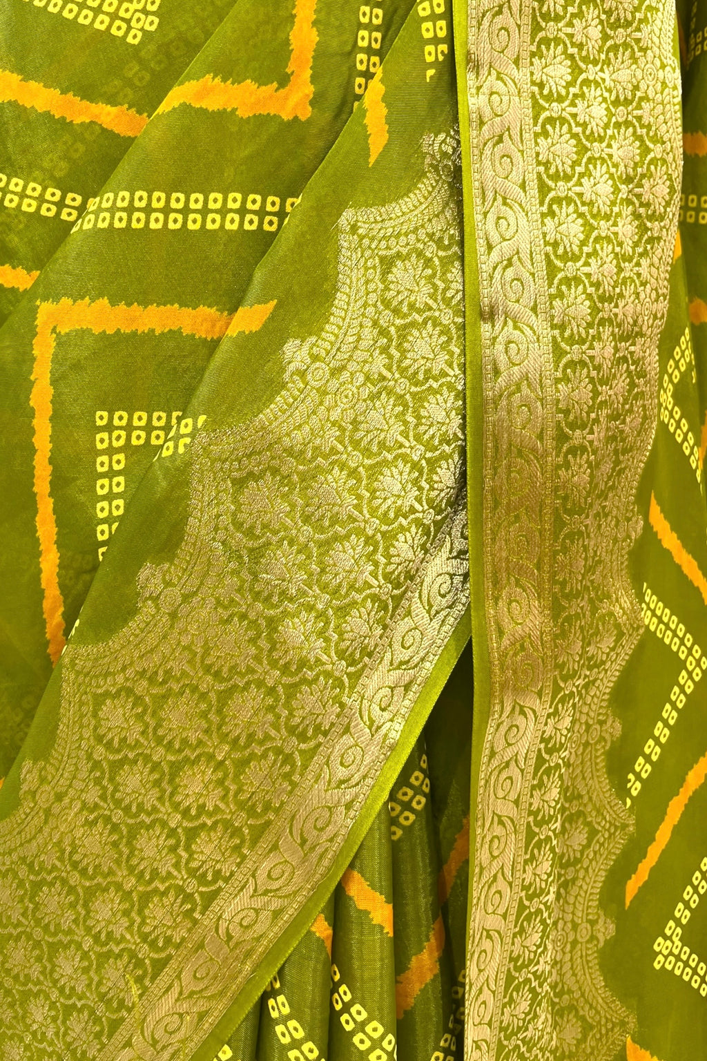 Zari organza leheriya saree - Parrot green