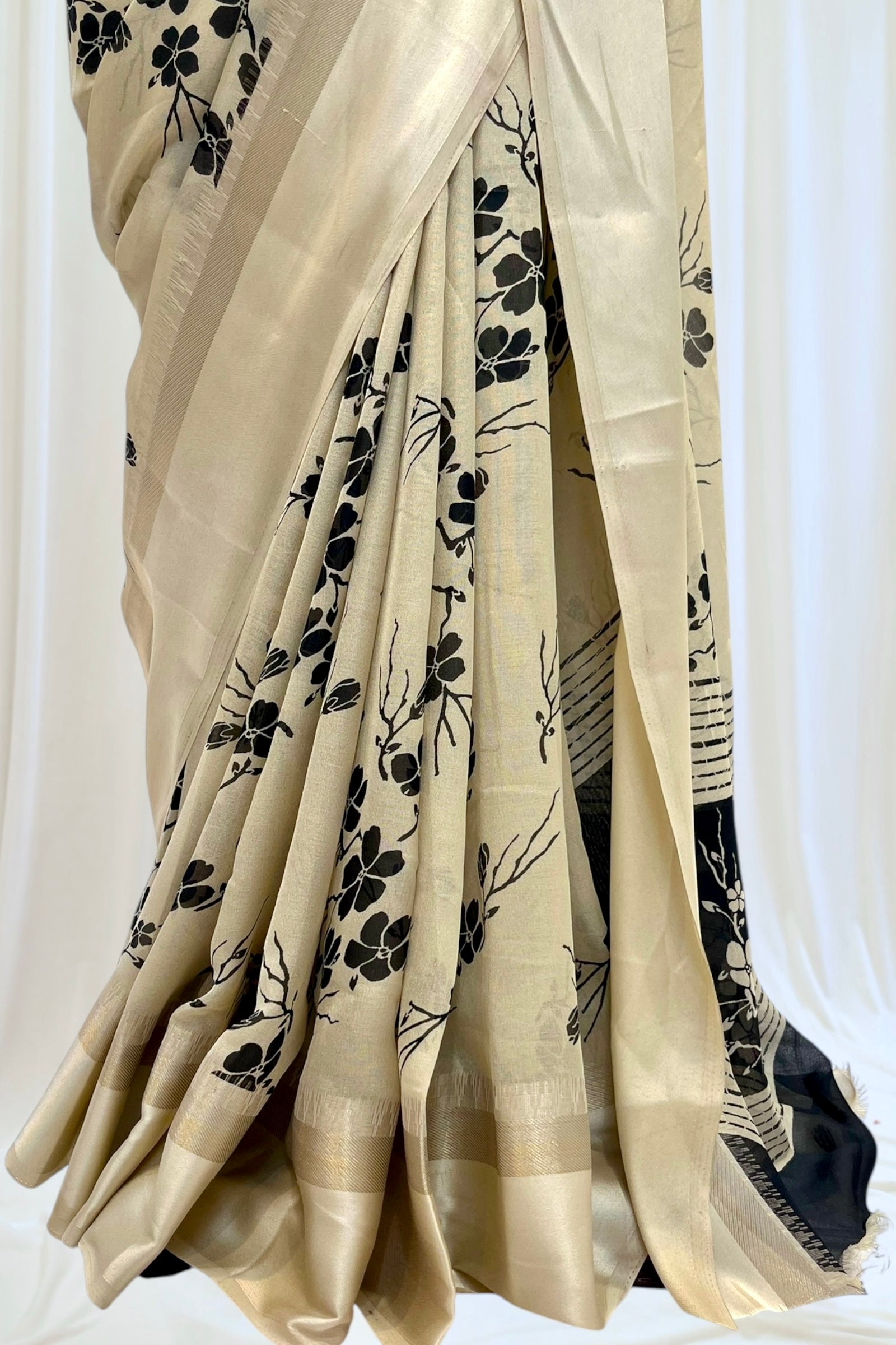 Floral printed chiffon saree - Cream