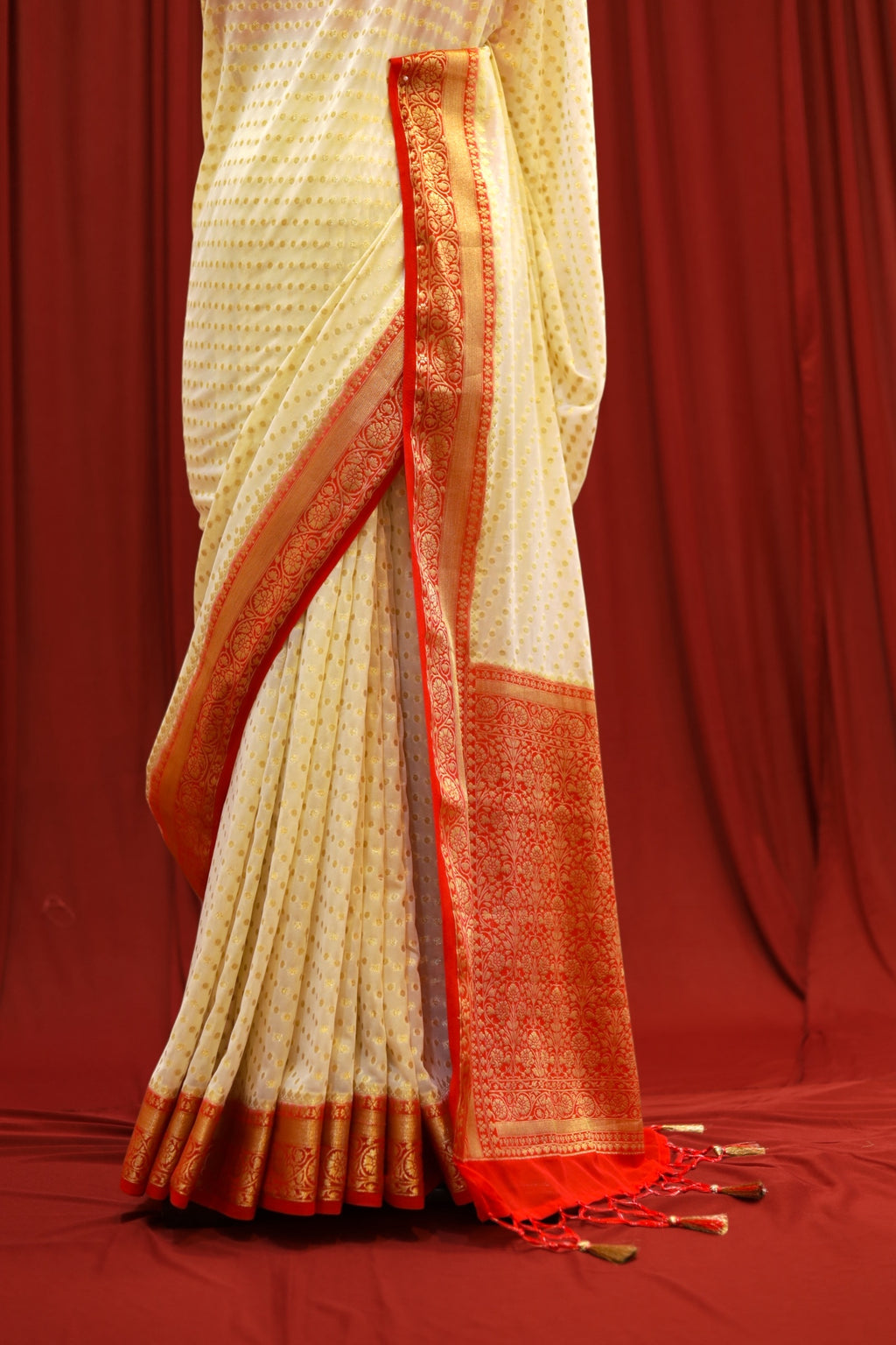 White red bengali saree