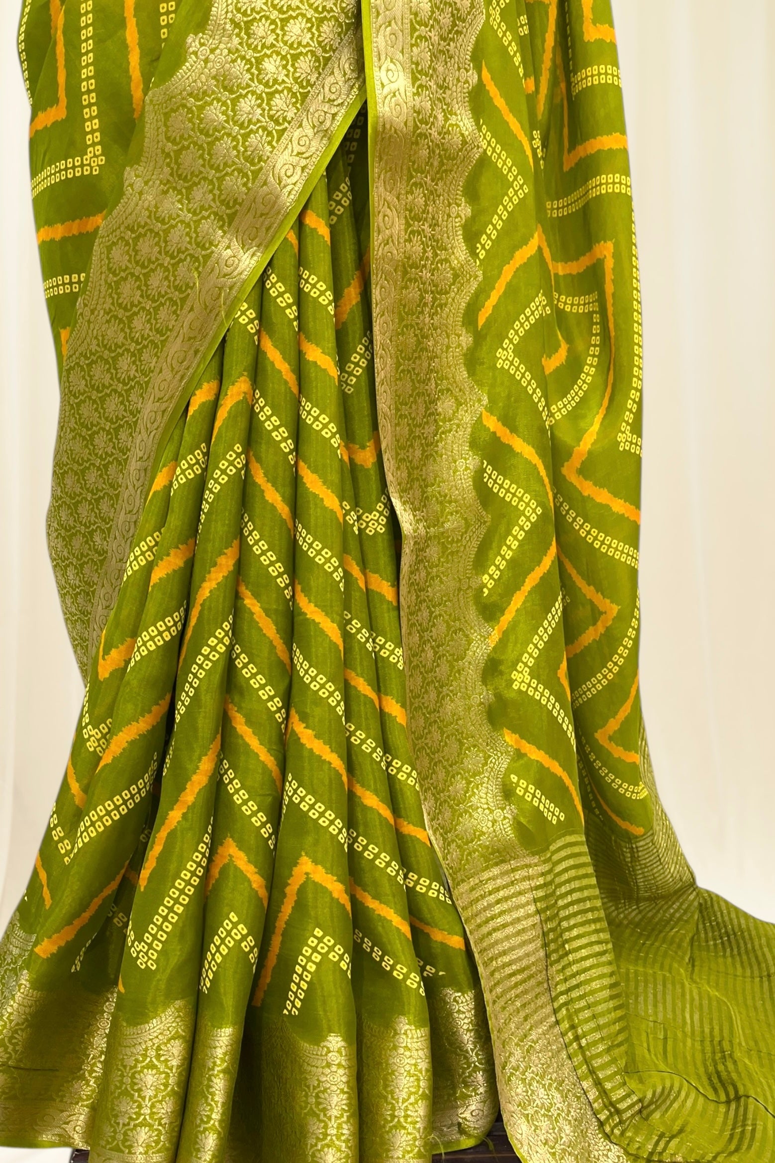 Zari organza leheriya saree - Parrot green