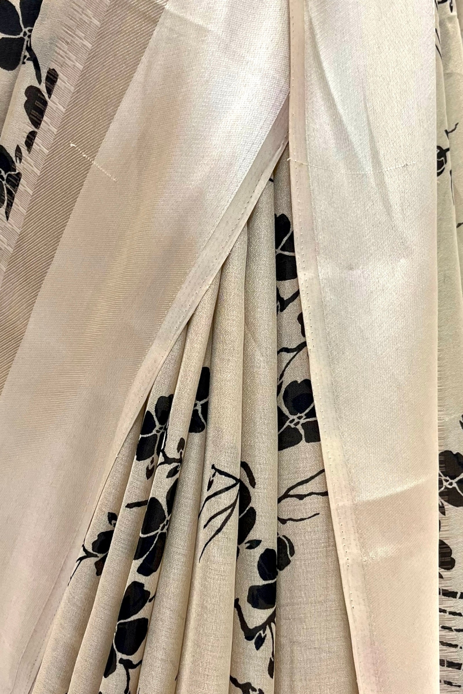 Floral printed chiffon saree - Cream