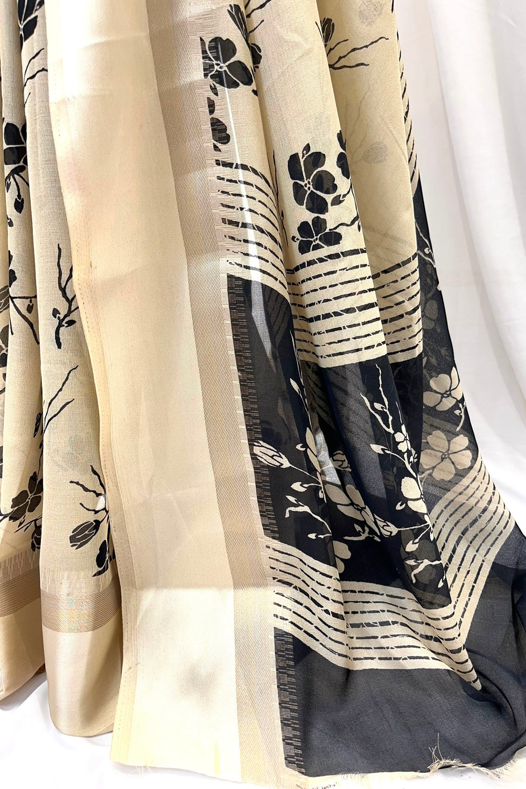 Floral printed chiffon saree - Cream