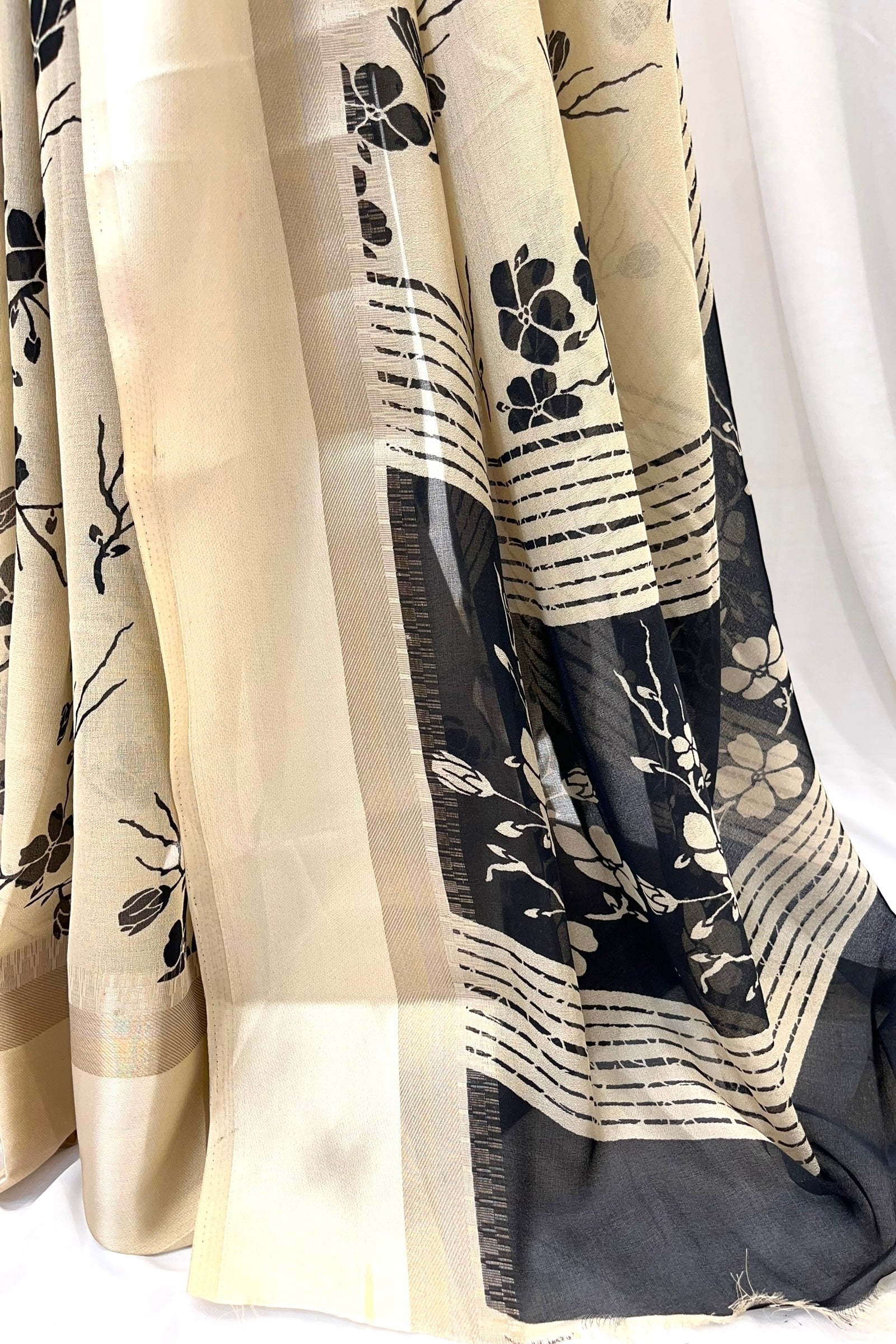 Floral printed chiffon saree - Cream