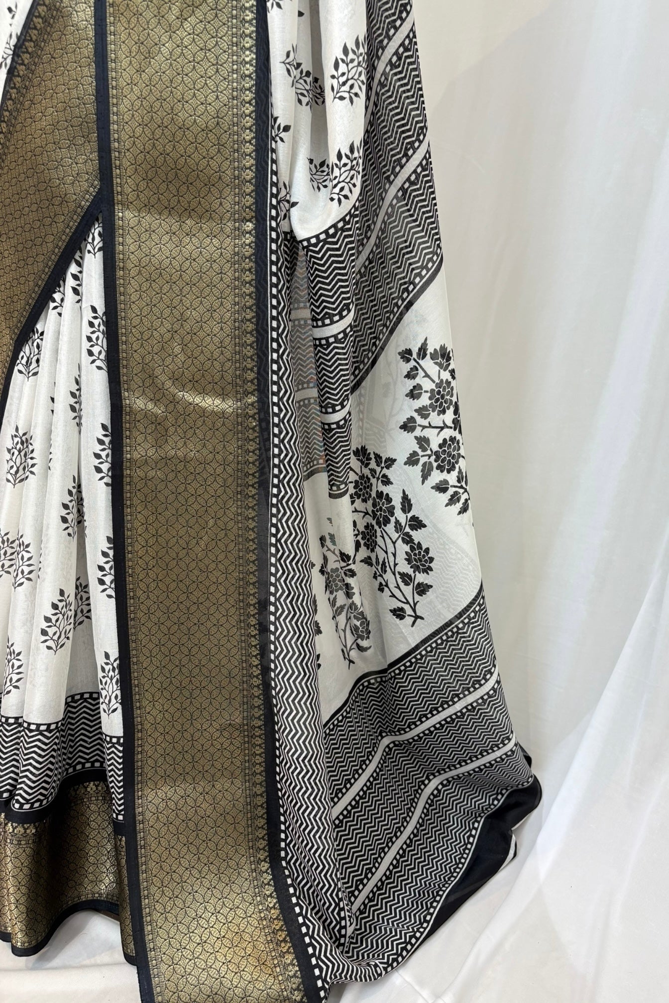 Block print muslin saree - Black