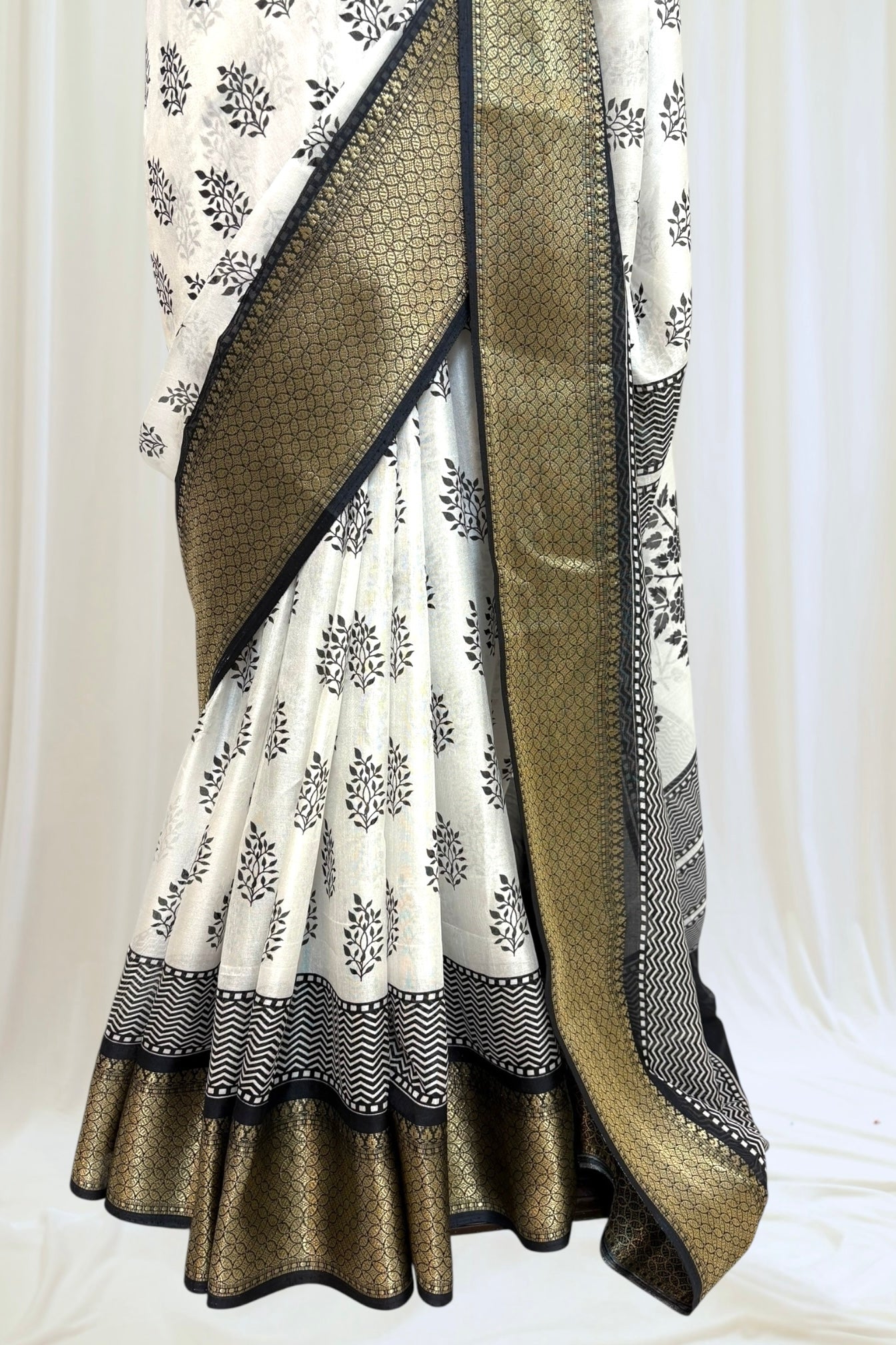 Block print muslin saree - Black