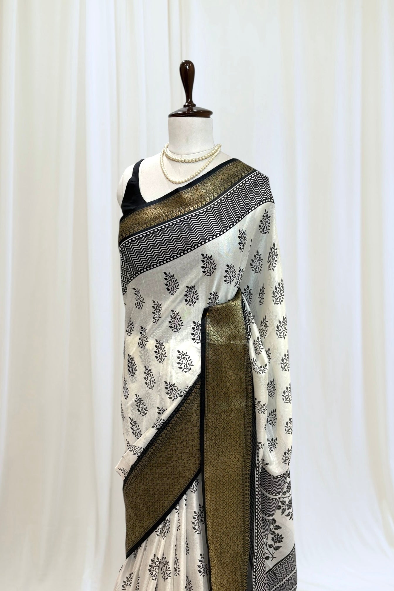 Block print muslin saree - Black