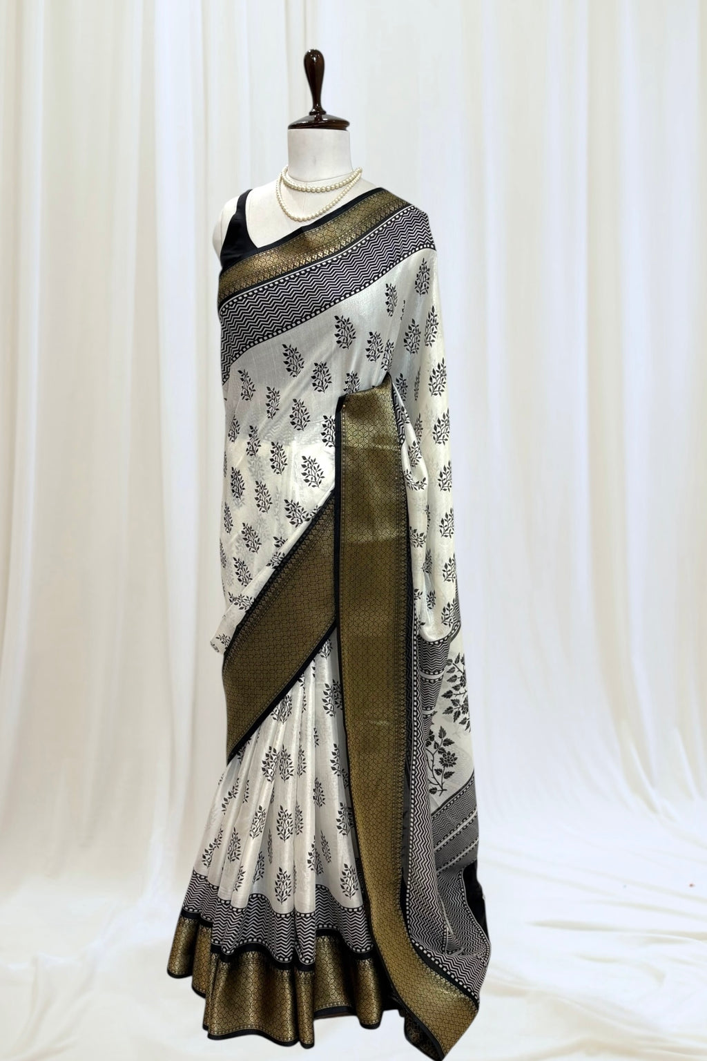 Block print muslin saree - Black