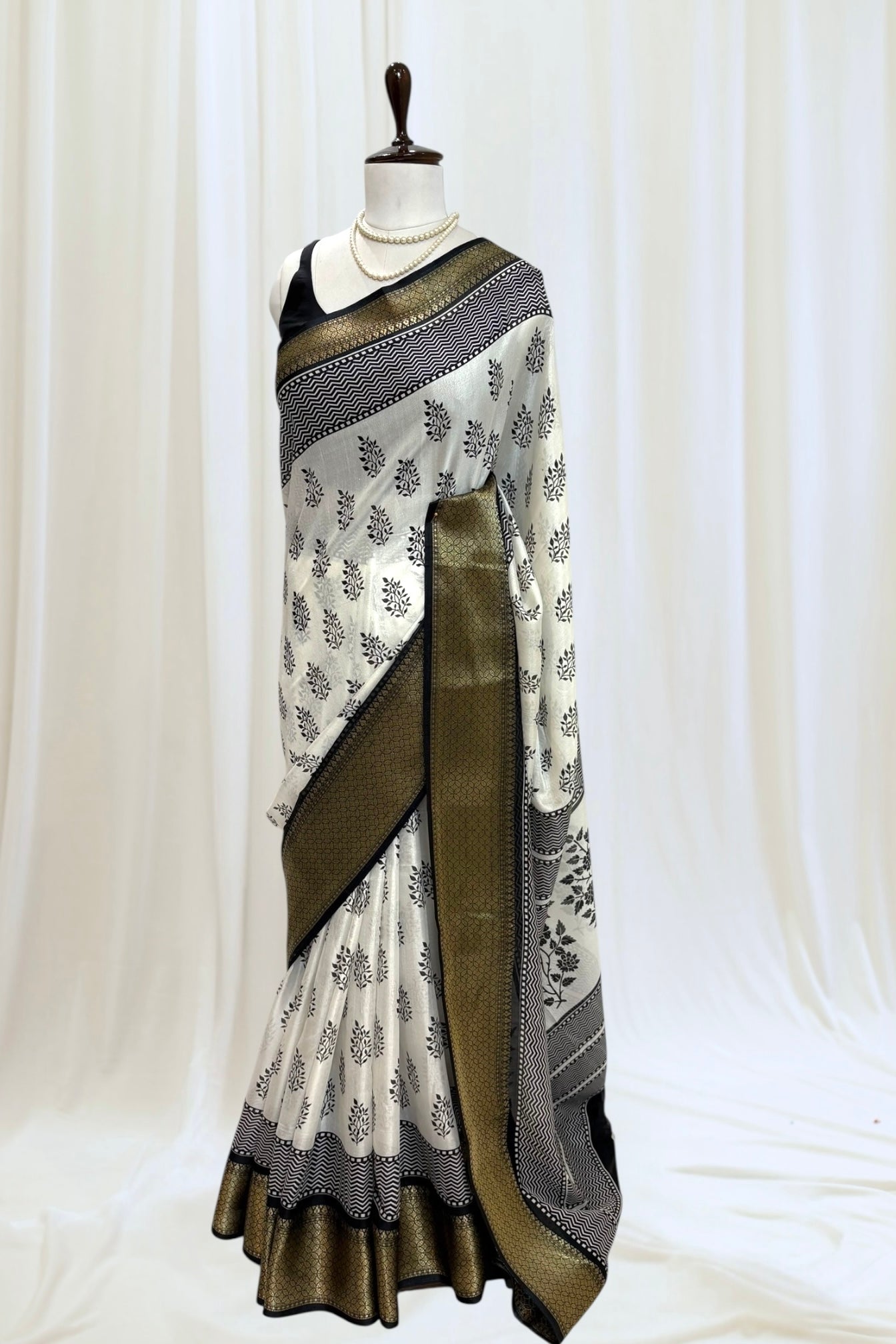 Block print muslin saree - Black