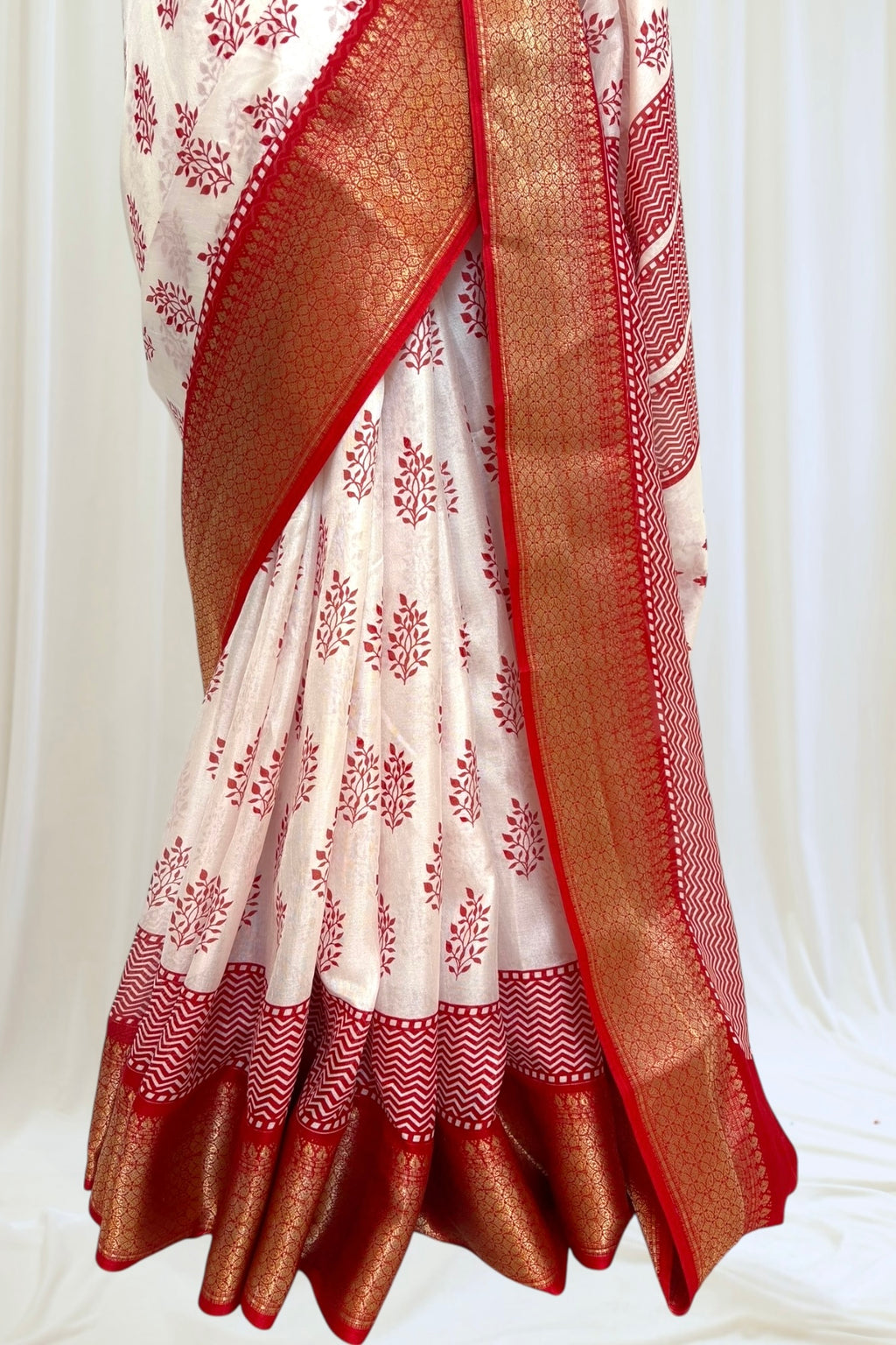 Block print muslin saree - Red