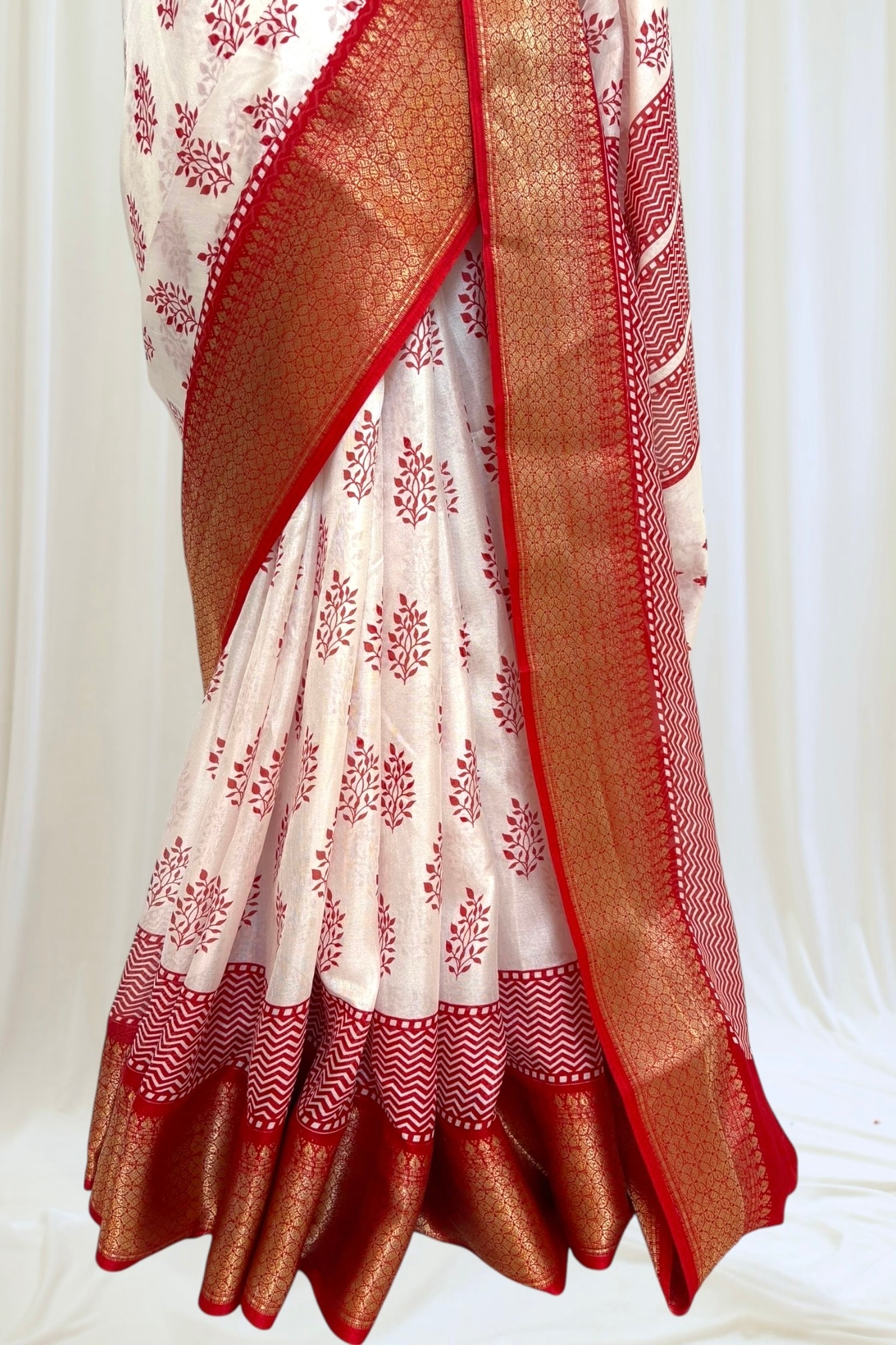 Block print muslin saree - Red