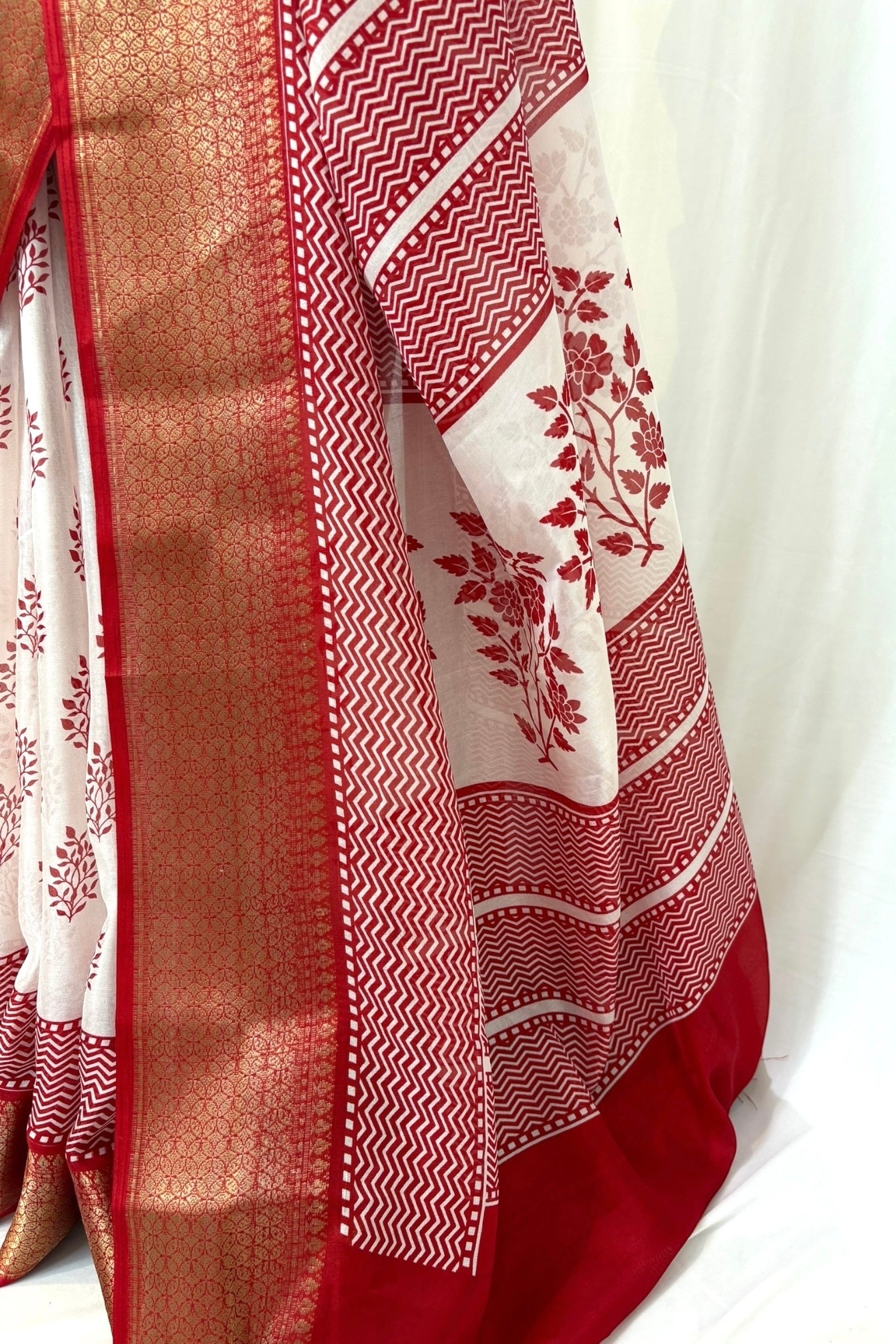 Block print muslin saree - Red