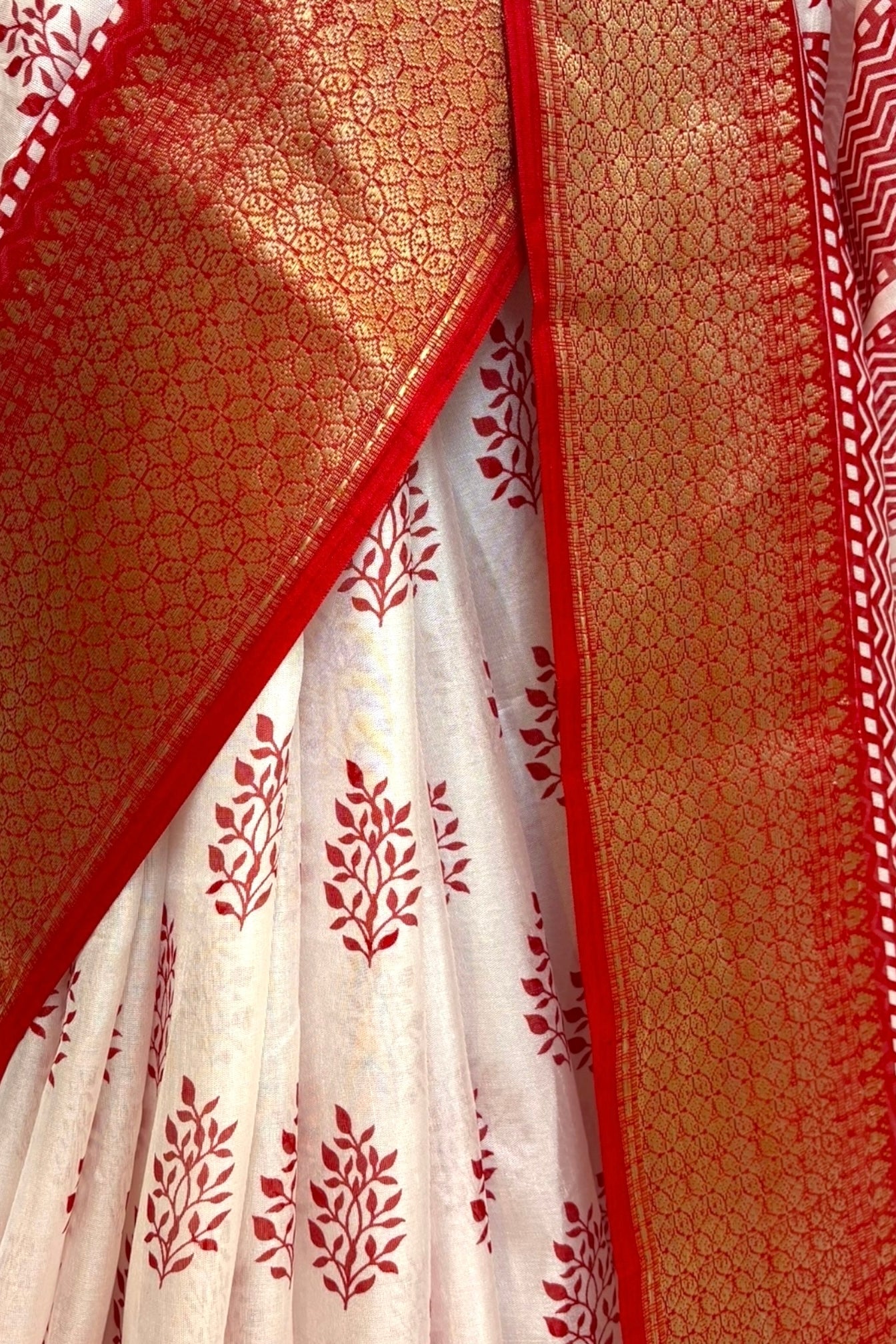 Block print muslin saree - Red