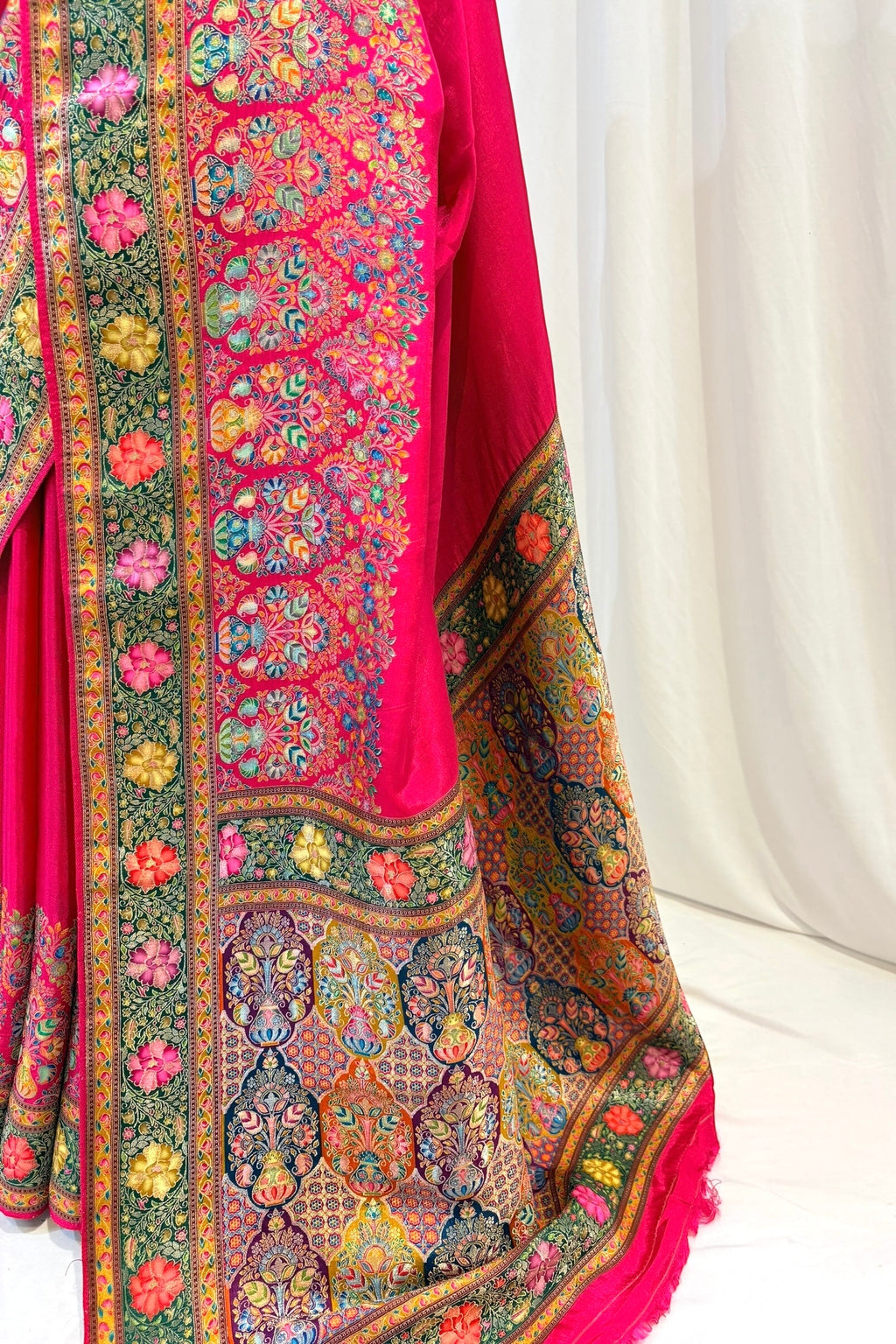 Position print soft silk saree - Pink